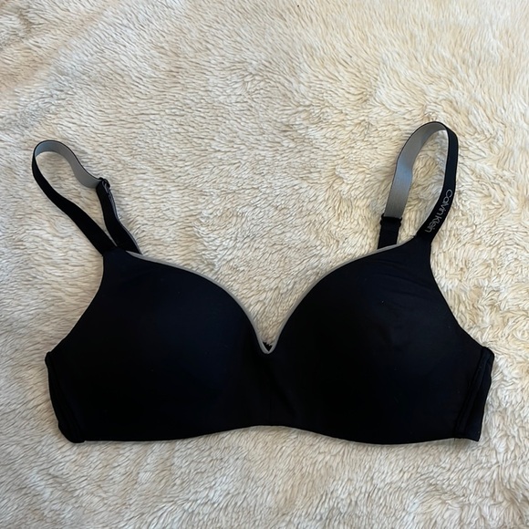 Calvin Klein Wirefree Bra Black size Small Comfortable Microfiber Soft - Picture 1 of 7